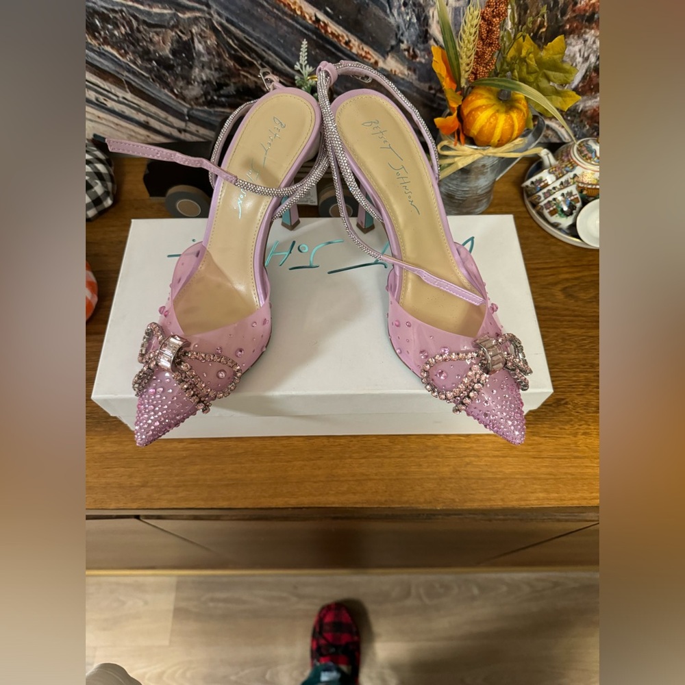 Betsey Johnson Drea Lilac heels - Picture 3 of 7